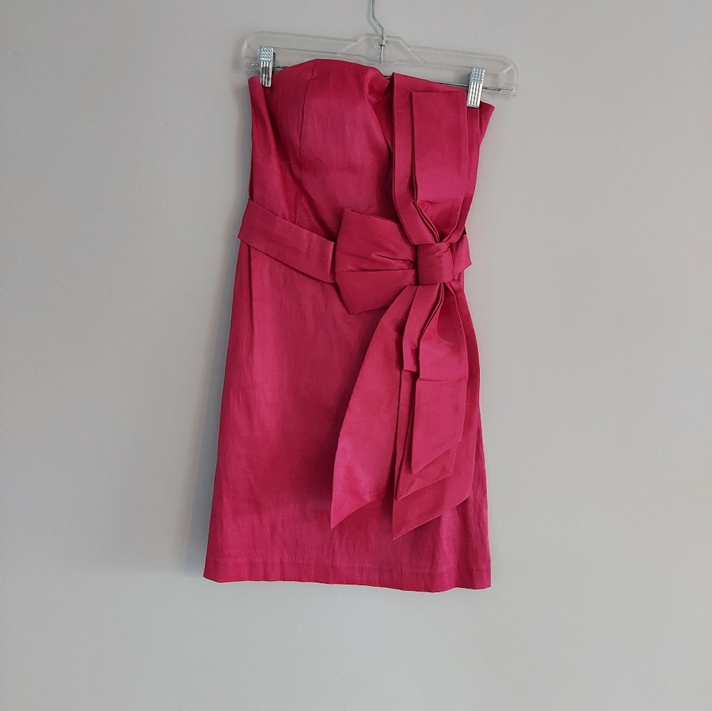 Short fuschia formal medium dress, Romeo & Juliet Couture.